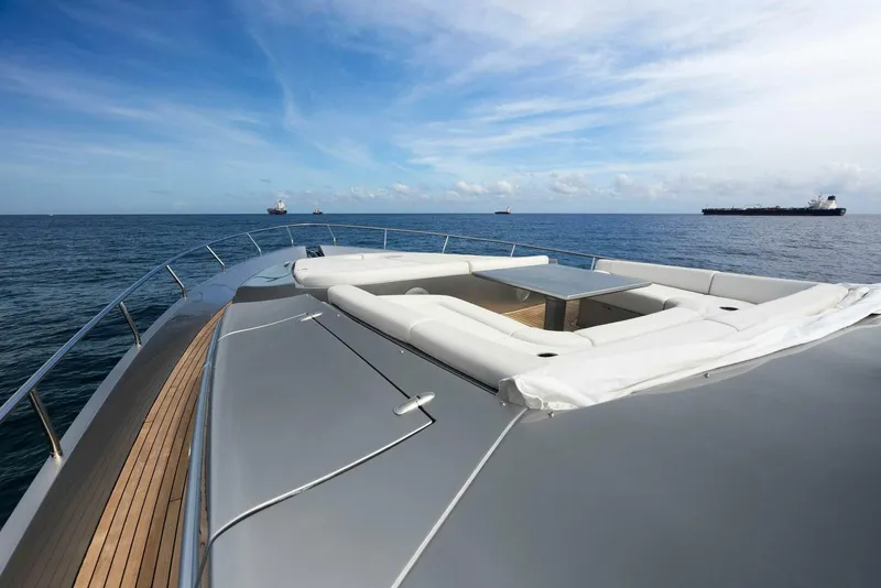 Slide: The Image of Pershing Express Cruiser 2017 - 4147799