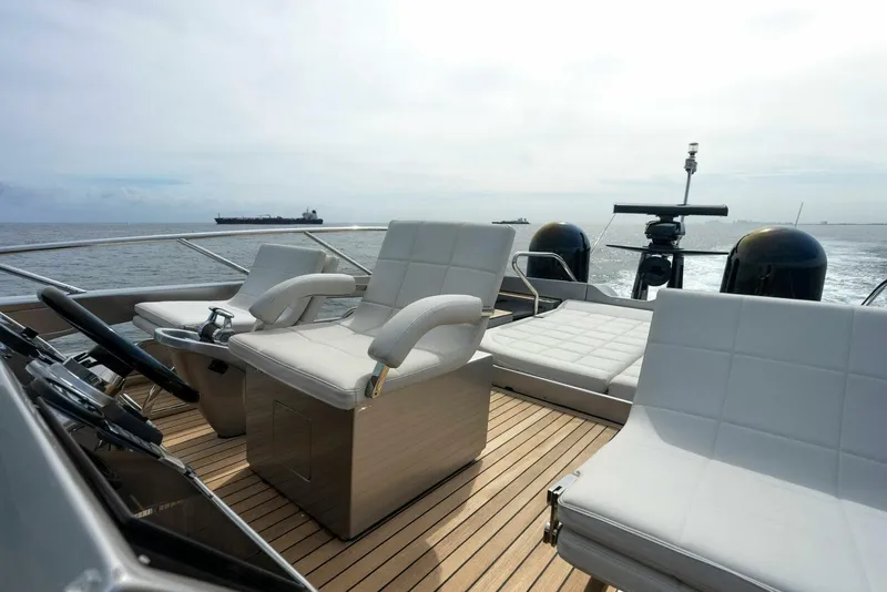 Slide: The Image of Pershing Express Cruiser 2017 - 4147804