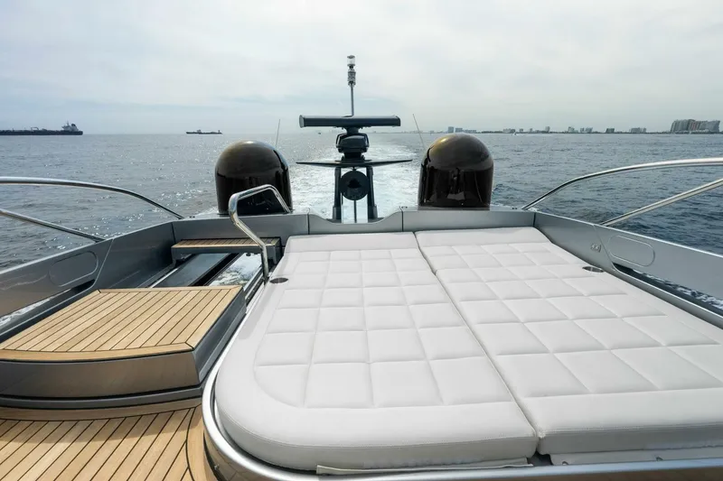 Slide: The Image of Pershing Express Cruiser 2017 - 4147808