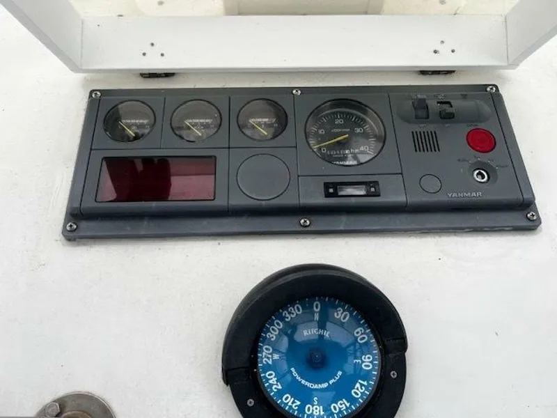 Slide: The Image of Northshore Novi Flybridge Trawler 2004 - 4142137