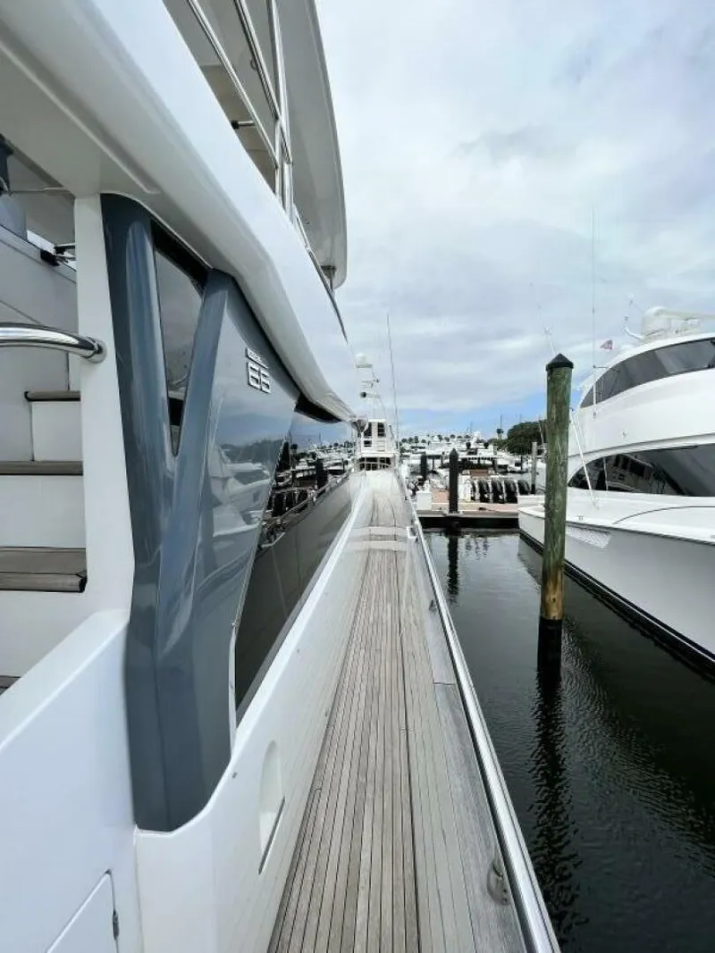 Slide: The Image of Azimut Magellano 2017 - 4156636