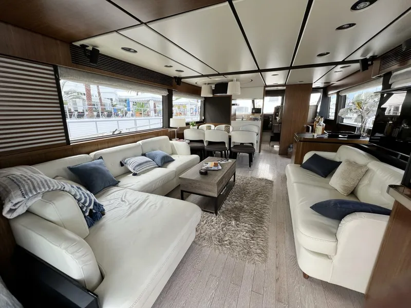 Slide: The Image of Azimut Magellano 2017 - 4156639