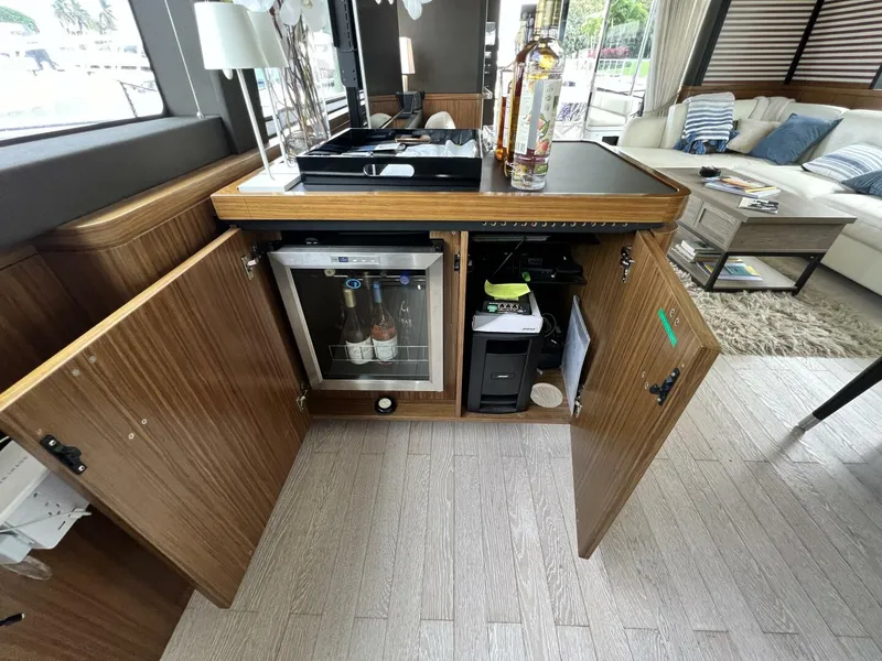 Slide: The Image of Azimut Magellano 2017 - 4156645