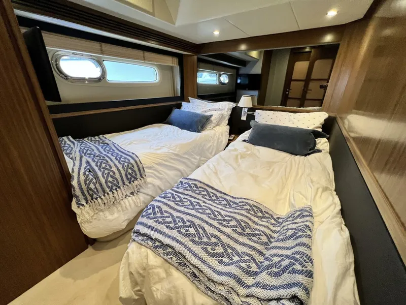 Slide: The Image of Azimut Magellano 2017 - 4156654