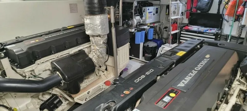 Slide: The Image of Azimut Magellano 2017 - 4156628