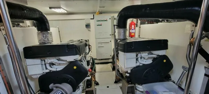 Slide: The Image of Azimut Magellano 2017 - 4156626