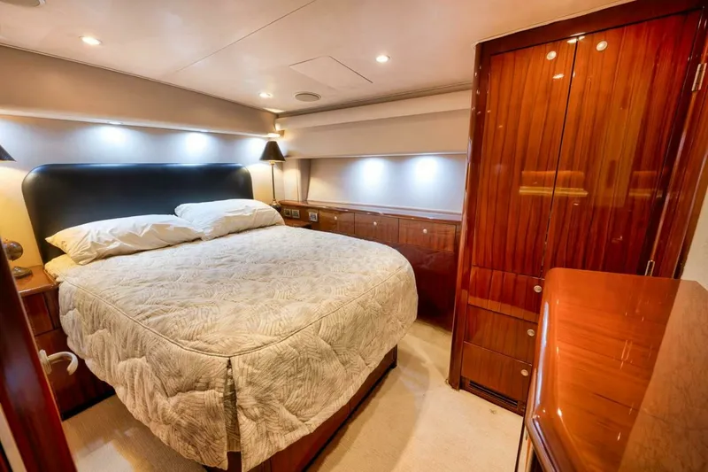 Slide: The Image of Viking 52 Smooth Operator-Master Stateroom 2007 Viking 52 Sport Coupe Smooth Operator - 7652644