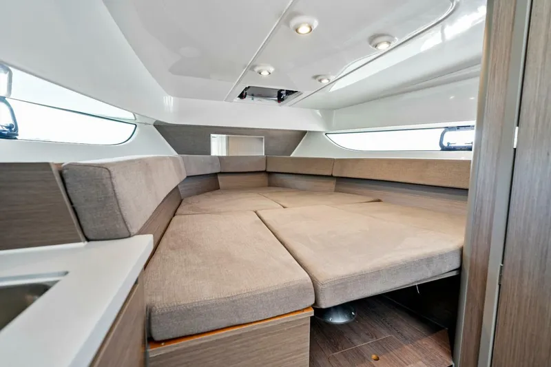 Slide: The Image of Beneteau Flyer 9 SUNdeck 2027 - 4985207