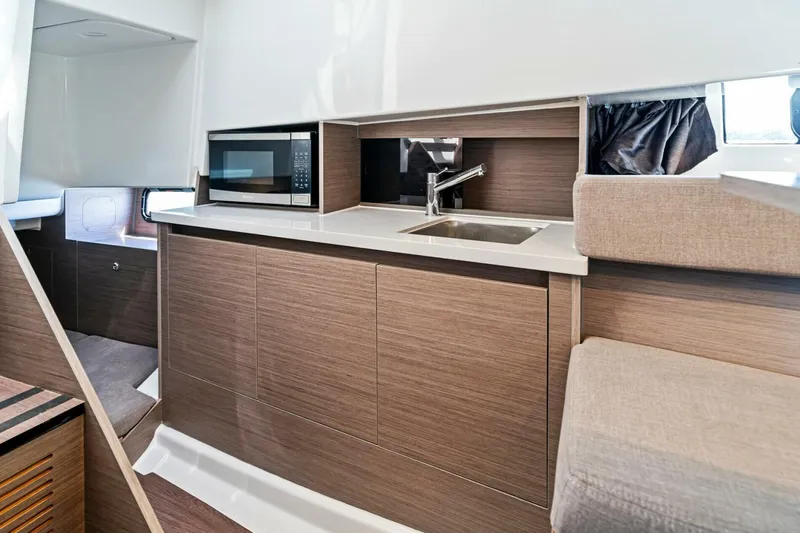 Slide: The Image of Beneteau Flyer 9 SUNdeck 2027 - 4985202