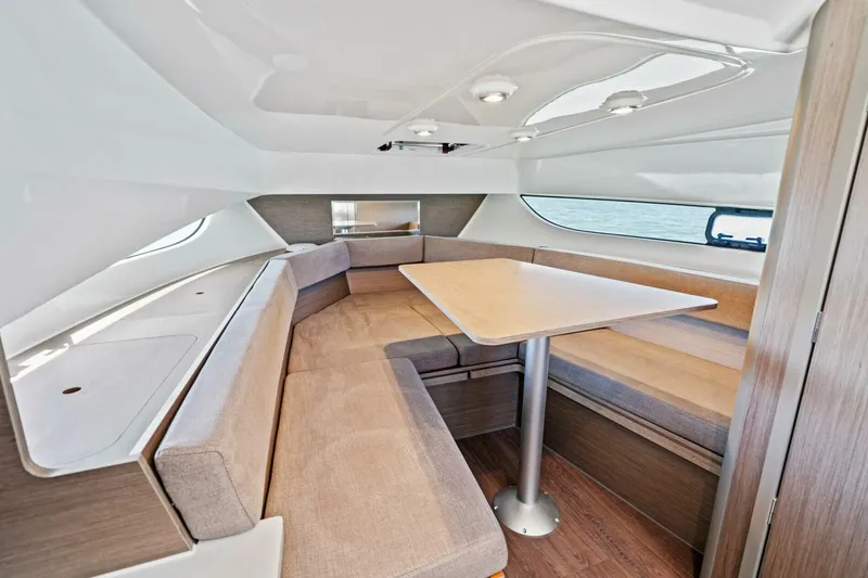 Slide: The Image of Beneteau Flyer 9 SUNdeck 2027 - 4985190