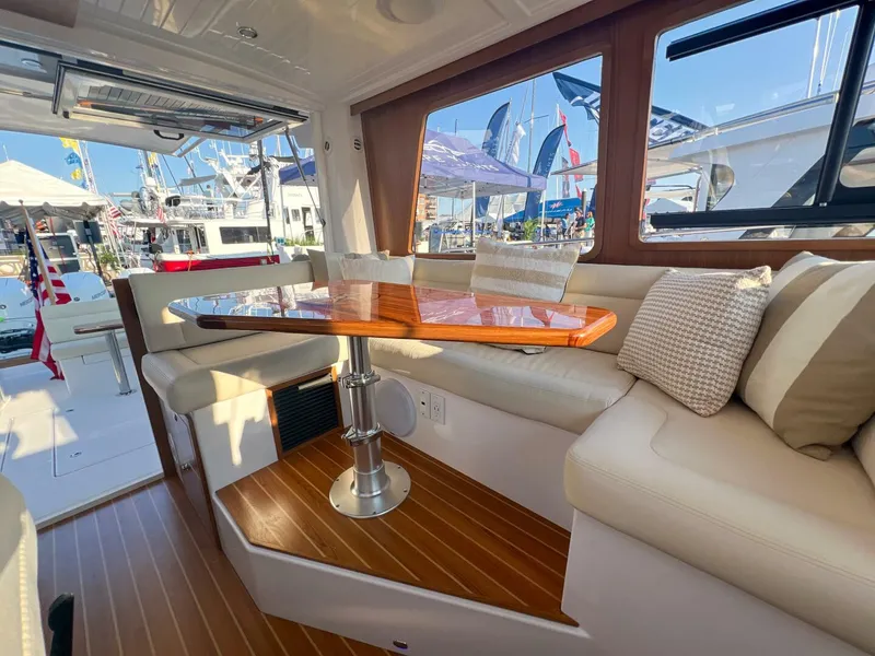 Slide: The Image of True North 39 Outboard Express 2026 - 4683167