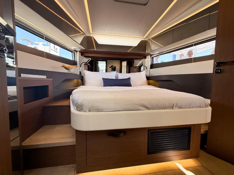 Slide: The Image of Wellcraft 44 Explorer 2026 - 5806000