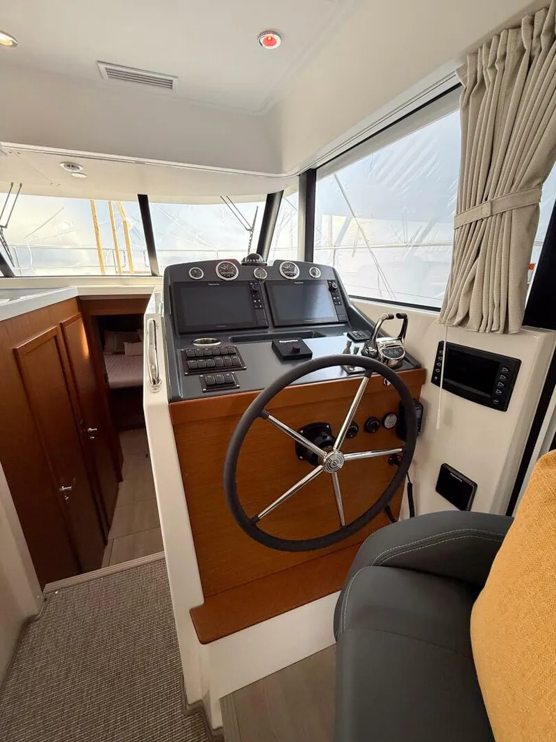 Slide: The Image of BENETEAU Swift Trawler 48 - 5204645