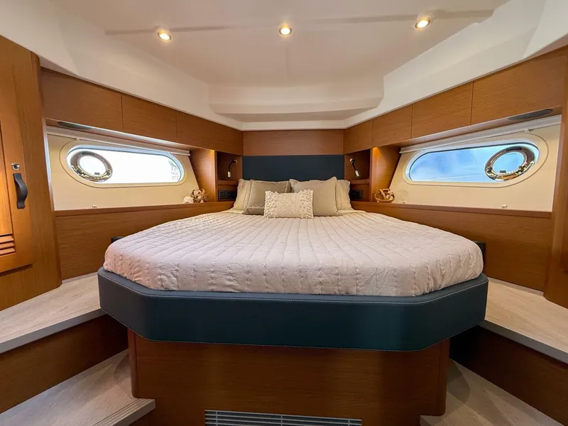 Slide: The Image of BENETEAU Swift Trawler 48 - 5204639