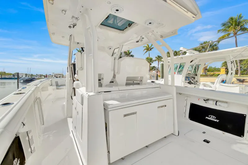 Slide: The Image of Pursuit S 328 2022 - 4174686