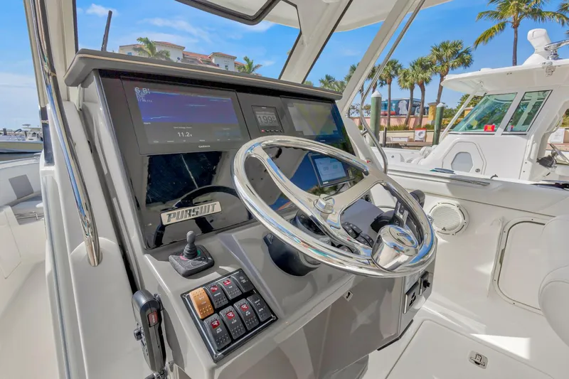 Slide: The Image of Pursuit S 328 2022 - 4174695