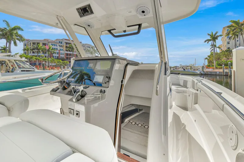 Slide: The Image of Pursuit S 328 2022 - 4174721