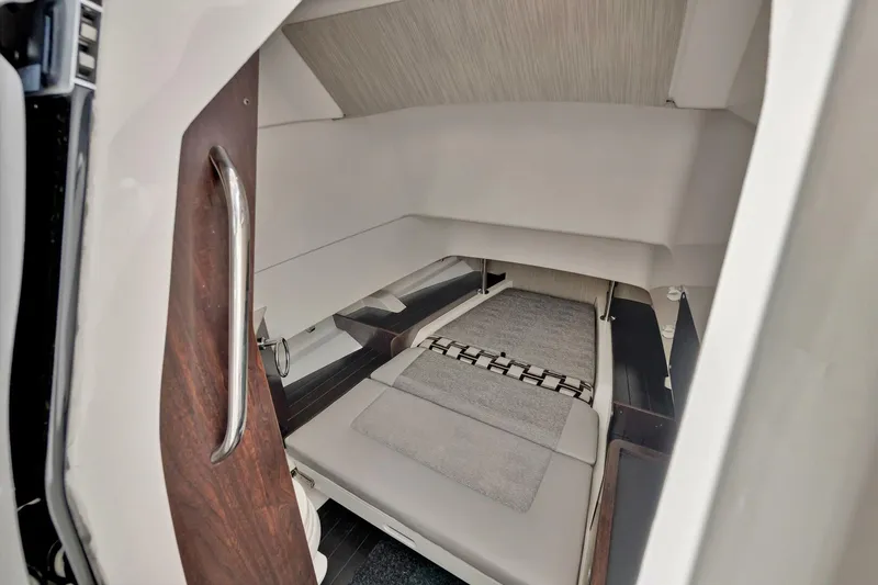 Slide: The Image of Pursuit S 328 2022 - 4174723