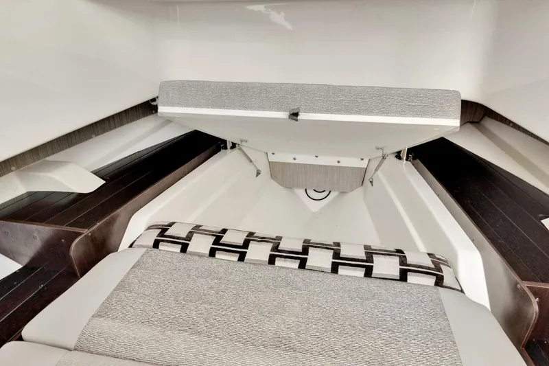 Slide: The Image of Pursuit S 328 2022 - 4174733