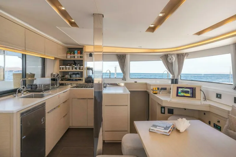 Slide: The Image of 2022 lagoon 46 - 4180405