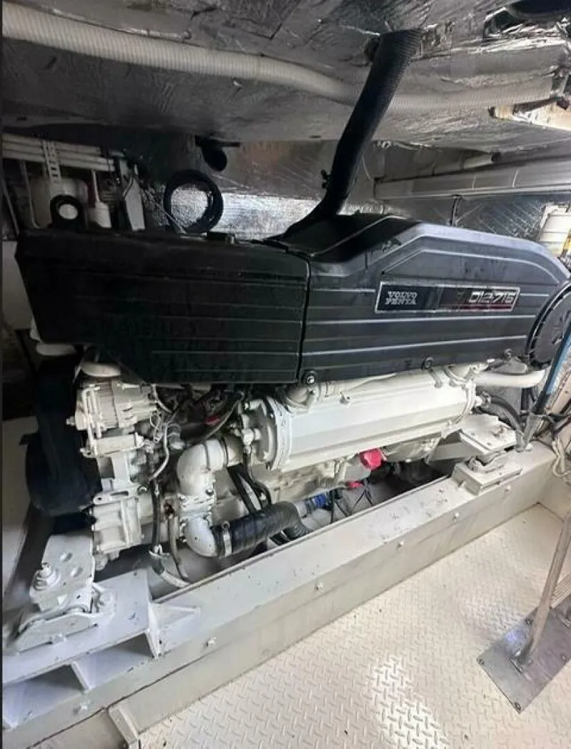 Slide: The Image of Cruisers Yachts 560 Express 2011 - 4180564