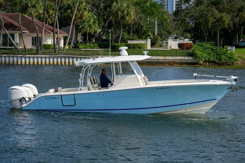 The Image of Cobia 350 - Profile 2022 Cobia 350 Center Console - 4180873