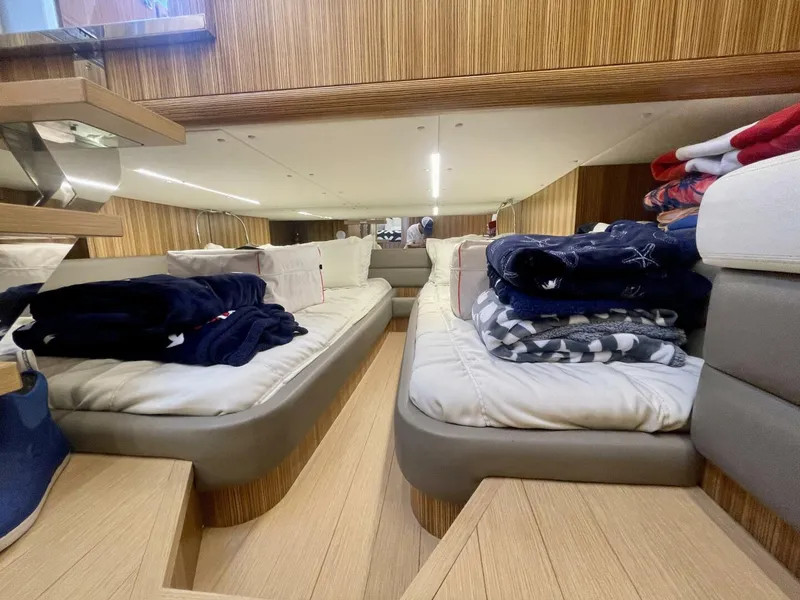 Slide: The Image of Chris-Craft Commander 42 2017 - 4188400