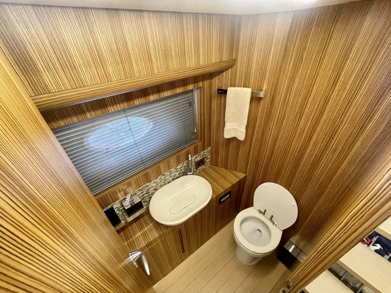 Slide: The Image of Chris-Craft Commander 42 2017 - 4188406