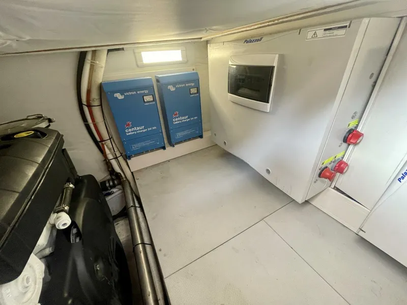 Slide: The Image of Chris-Craft Commander 42 2017 - 4188438