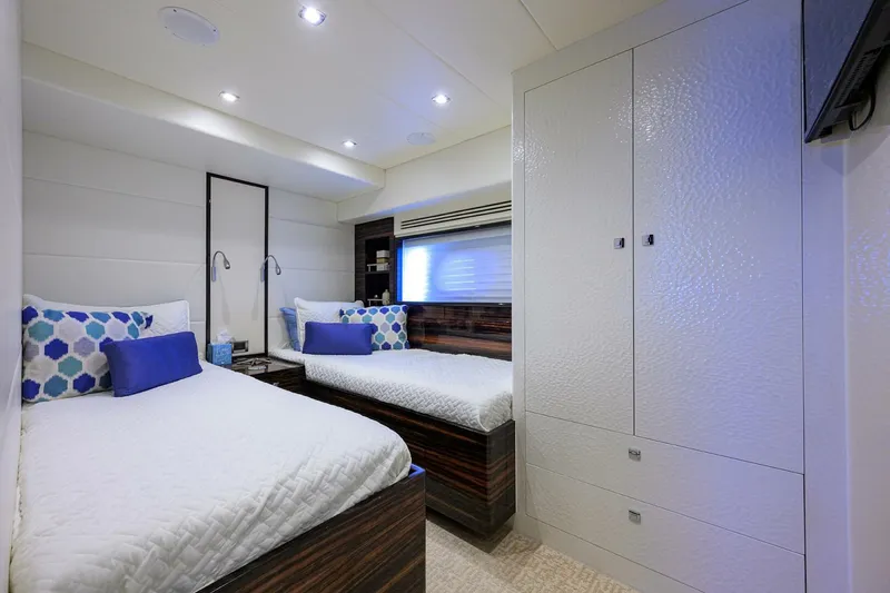 Slide: The Image of Hampton 830 Euro 2014 - 4184875