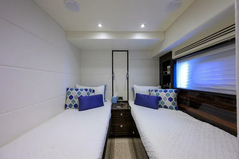 Slide: The Image of Hampton 830 Euro 2014 - 4184876