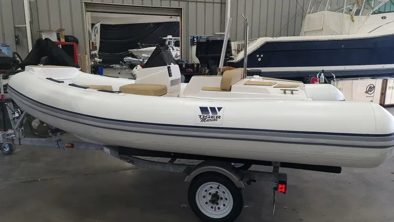 Slide: The Image of Tiger Marine 370 Protender 2023 - 4185405