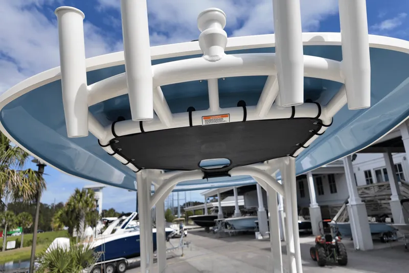 Slide: The Image of Boston Whaler 220 Dauntless 2025 - 13