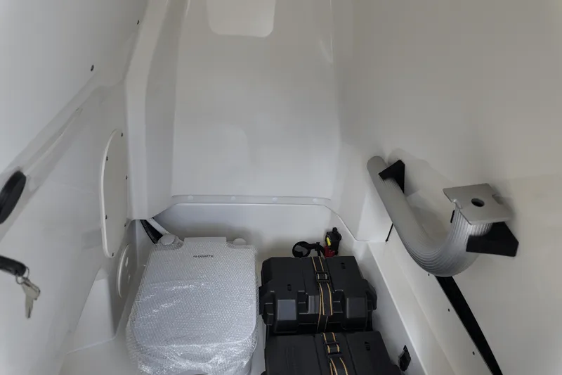 Slide: The Image of Boston Whaler 220 Dauntless 2025 - 21