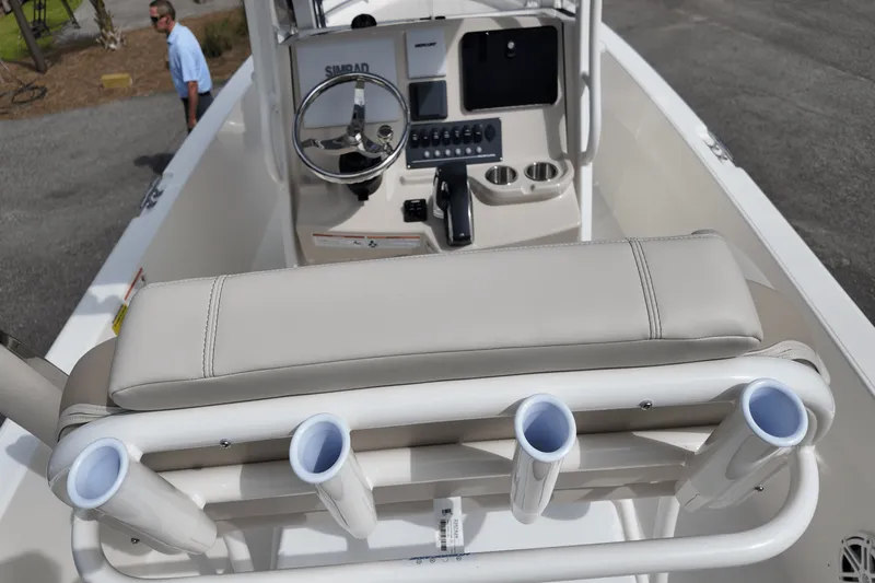 Slide: The Image of Boston Whaler 220 Dauntless 2025 - 12