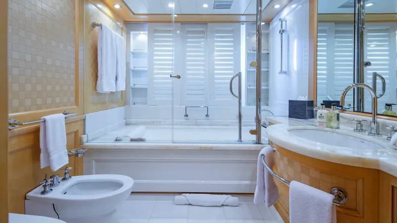 Slide: The Image of Amels 170 2004 - 4214306