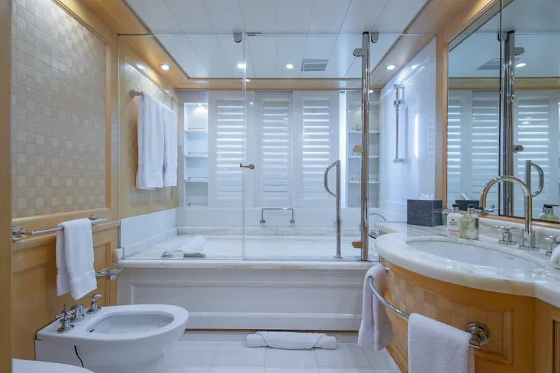 Slide: The Image of Amels 170 2004 - 4214279