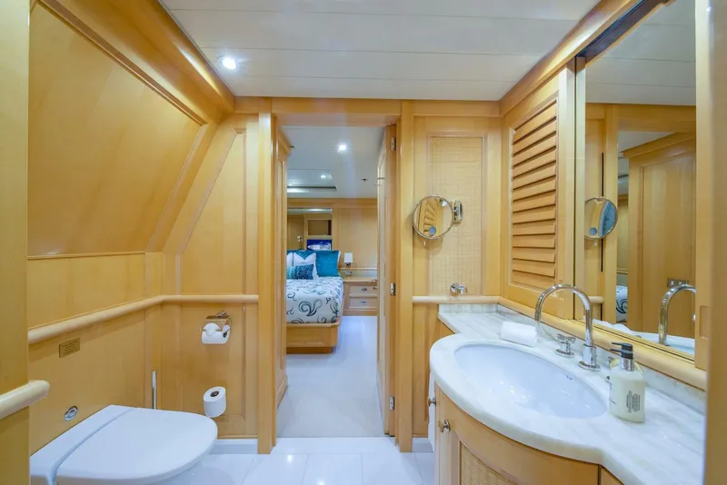 Slide: The Image of Amels 170 2004 - 4214286