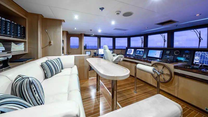 Slide: The Image of Amels 170 2004 - 4214293