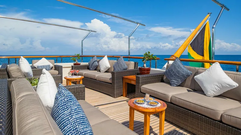 Slide: The Image of Amels 170 2004 - 4214245