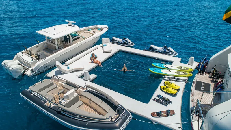 Slide: The Image of Amels 170 2004 - 4214253