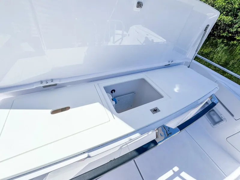 Slide: The Image of Axopar 37 Sun Top 2024 - 5814781