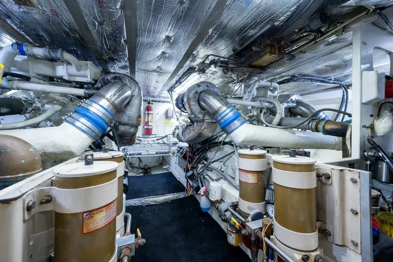 Slide: The Image of Tollycraft Pilothouse 1986 - 4190225