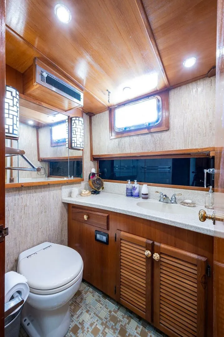 Slide: The Image of Tollycraft Pilothouse 1986 - 4190233