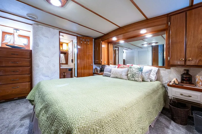 Slide: The Image of Tollycraft Pilothouse 1986 - 4190255