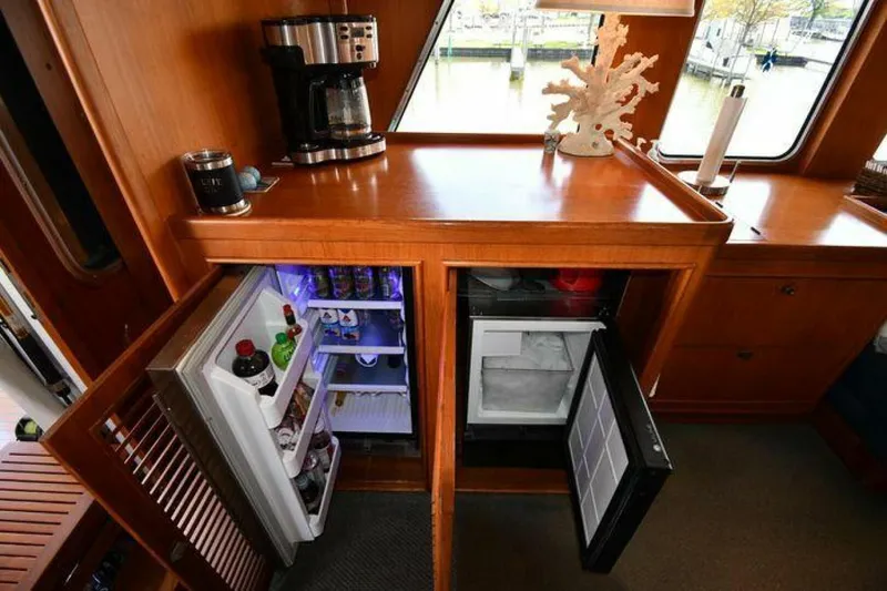 Slide: The Image of Lowland 64 Pilot House Long Range Motor Yacht 1986 - 4959399