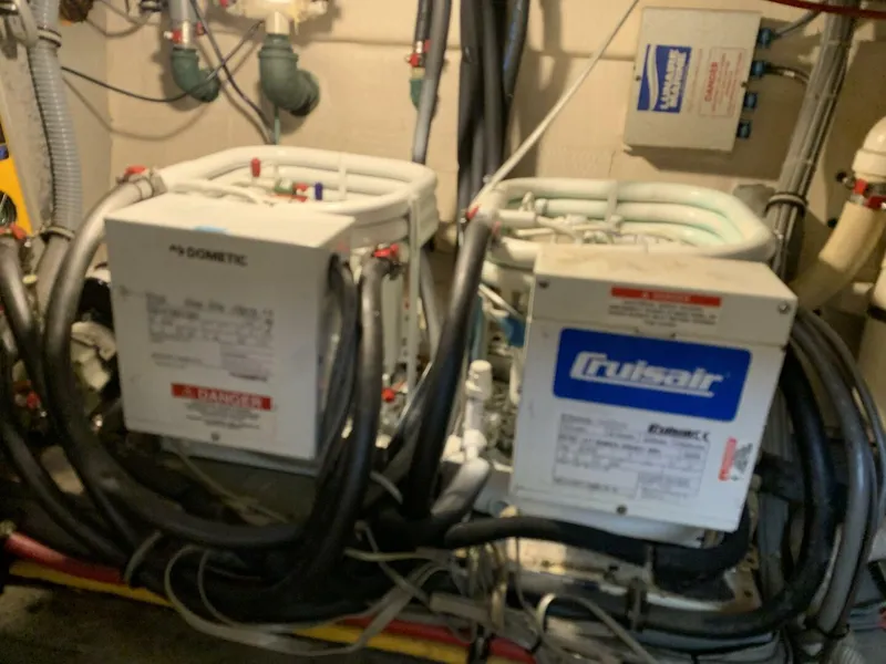 Slide: The Image of Hatteras Motor Yacht DC 1991 - 4213094