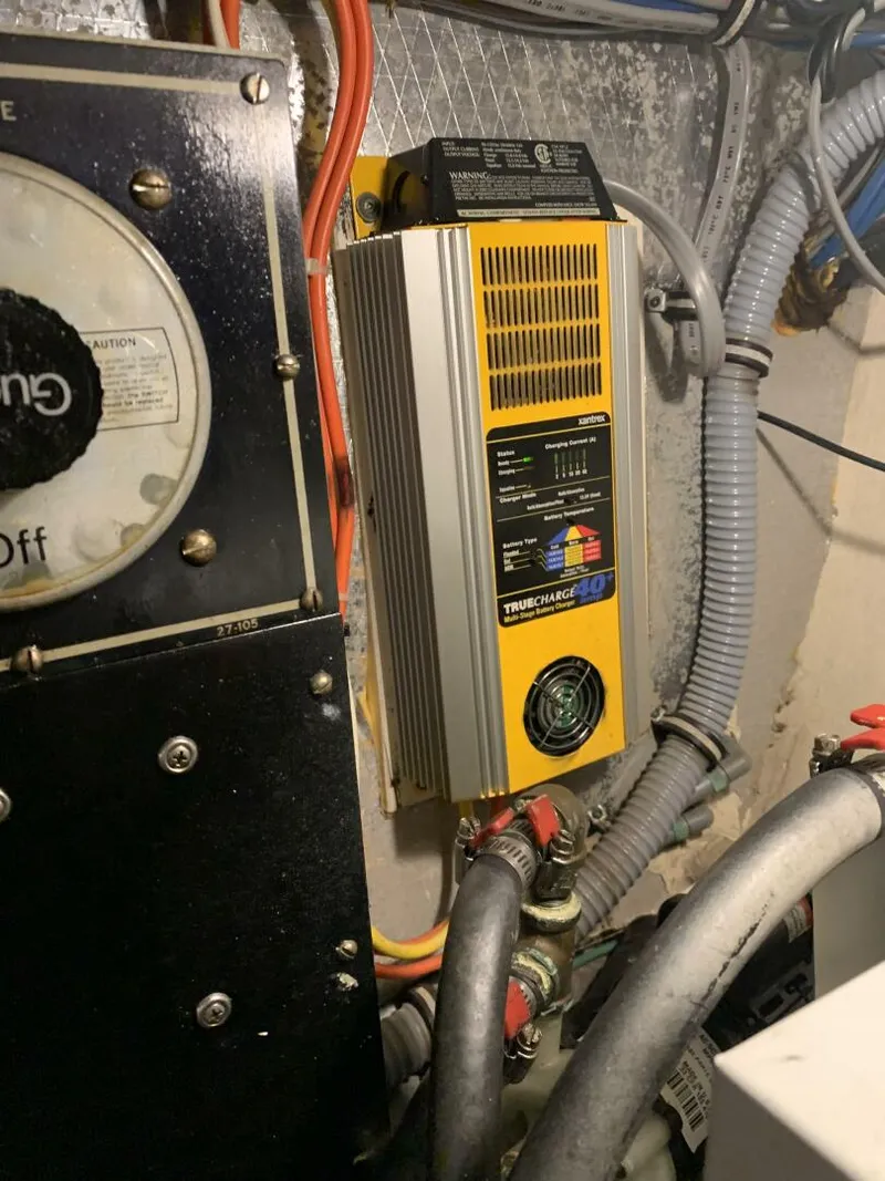 Slide: The Image of Hatteras Motor Yacht DC 1991 - 4213101