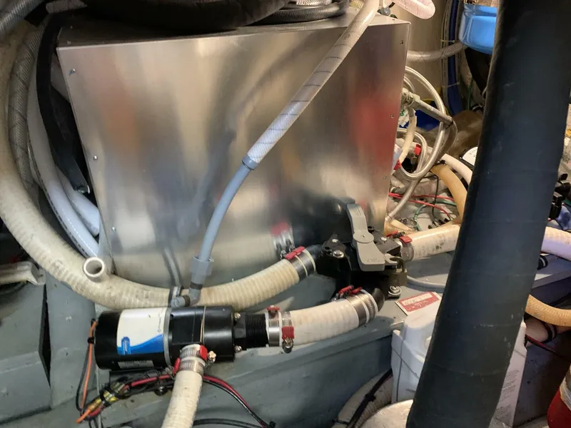 Slide: The Image of Hatteras Motor Yacht DC 1991 - 4213102