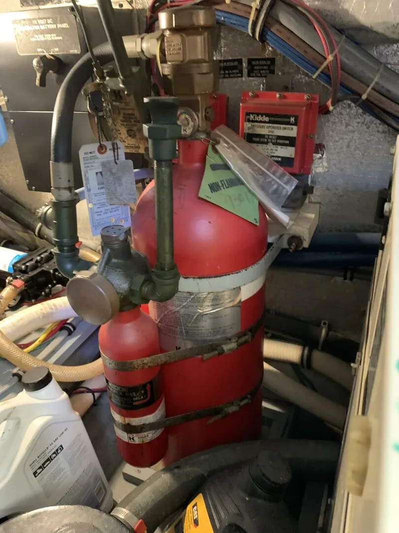 Slide: The Image of Hatteras Motor Yacht DC 1991 - 4213103